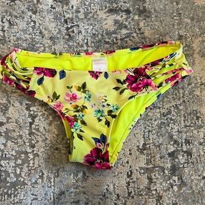 Xhilaration bathing suit bottoms size M